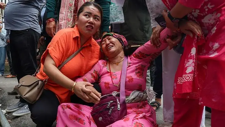 नेपाल के नुवाकोट में बाढ़ से पहले सुरक्षित स्थान पर ले जाए गए 900 स्कूली बच्चे