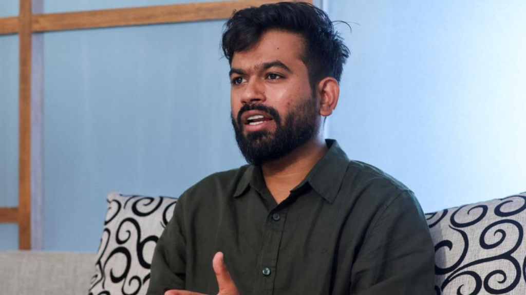 Abhijeet Dipke FIR के बाद बोले- 100 केस कर लो लेकिन स्कूल तो ठीक करो