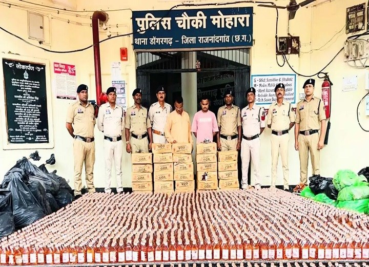 Rajnandgaon Illegal Liquor Network: नकली शराब नेटवर्क पर पुलिस की बड़ी कार्रवाई, 200 पेटी शराब जब्त; 14 आरोपी गिरफ्तार