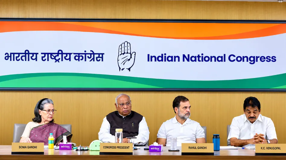 EC-SIR विवाद: वोटर लिस्ट में बदलाव पर कांग्रेस की 5 मांगें, खरगे ने मांगा पूरा डेटा