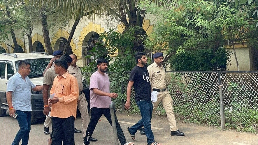 Shoaib Dhebar Case: 25 करोड़ की रंगदारी मामले में जमानत खारिज, गिरफ्तारी पर 5 हजार का इनाम