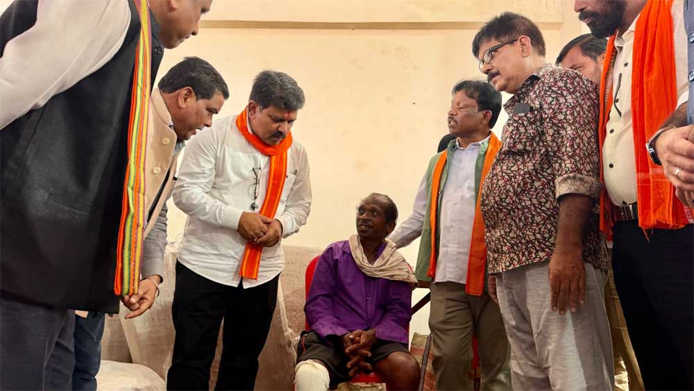 Seva Sankalp Camp: बस्तर में नक्सल हिंसा प्रभावितों को मिली मदद, ₹6.50 लाख की आर्थिक सहायता