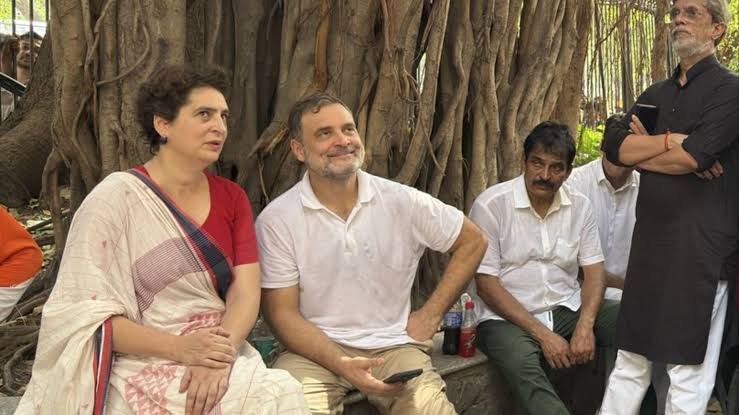 INDIA Bloc Protest: राहुल-प्रियंका धरने पर, अखिलेश समेत कई नेता डिटेन, विपक्ष का चुनाव आयोग के खिलाफ मार्च