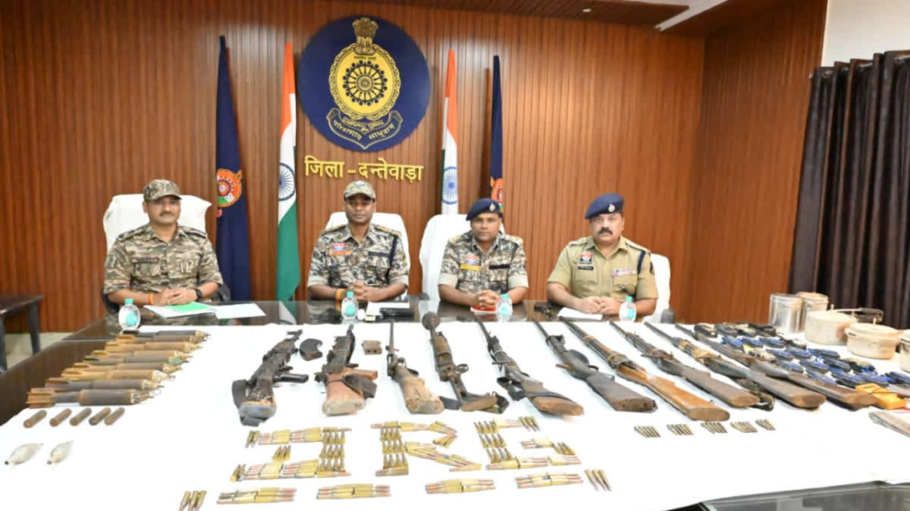 Dantewada Naxal Dump News: बारसूर में AK-47, INSAS और BGL लॉन्चर बरामद, नक्सली डंप का खुलासा