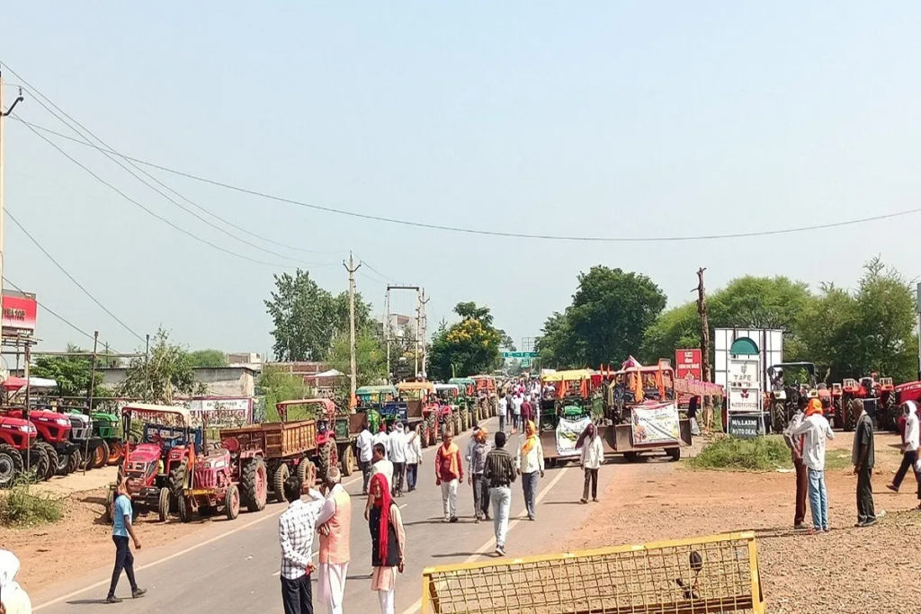 Kawardha Farmers Protest: 2 हजार ट्रैक्टरों के साथ सड़कों पर उतरे किसान, 11 मांगों को लेकर प्रदर्शन