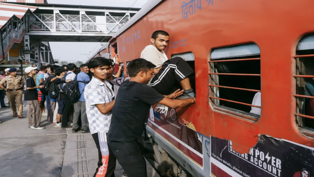 MP Train Cancelled News: दिल्ली जाने वाली शान-ए-भोपाल और राजधानी एक्सप्रेस रद्द