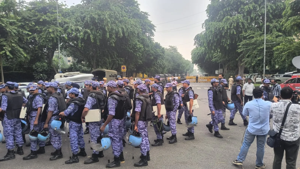 CJP Protest Delhi Updates: दिल्ली में हाई अलर्ट, बसों-ट्रेनों की चेकिंग; 75 ट्रेनें रद्द, 45 मेट्रो स्टेशन बंद