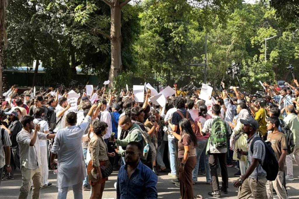 Supreme Court Delhi CEC Protest: दिल्ली CEC प्रदर्शन मामले में सुप्रीम कोर्ट सख्त, पुलिस और अर्धसैनिक बलों को CCTV फुटेज सुरक्षित रखने का निर्देश