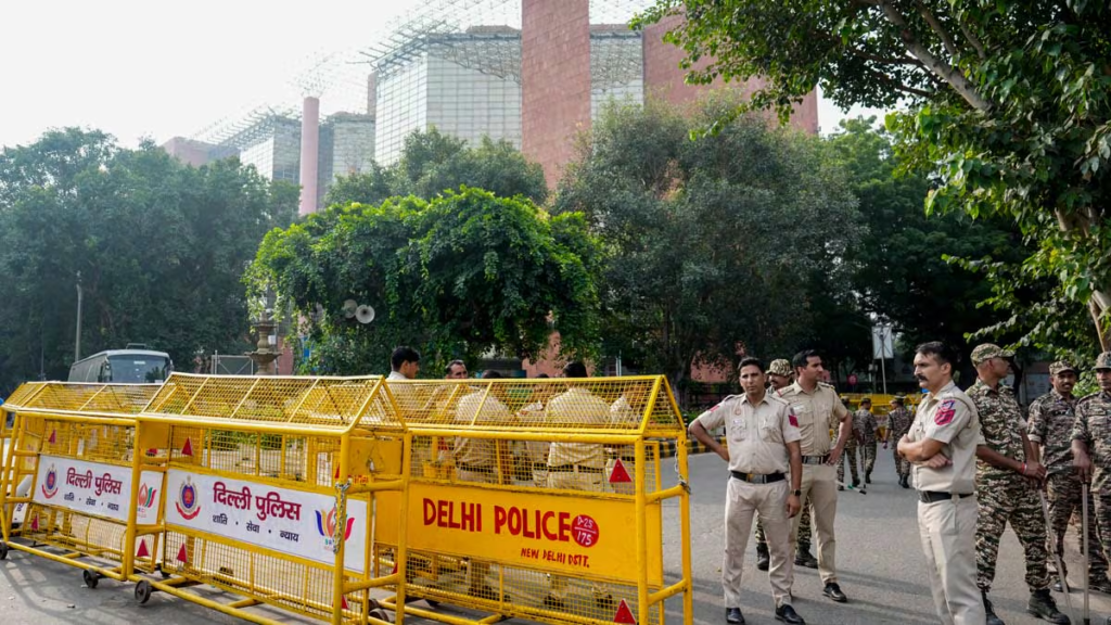 Delhi Police Security Alert: कनॉट प्लेस में तिरंगा फहराने के ऐलान के बाद सख्ती,दिल्ली पुलिस ने लिए कई फ़ैसले