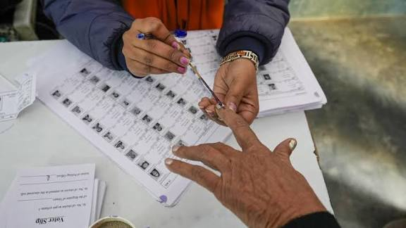 SIR Voter List: 20 राज्यों में छूटे वोटरों को जोड़ने के लिए EC का विशेष अभियान 