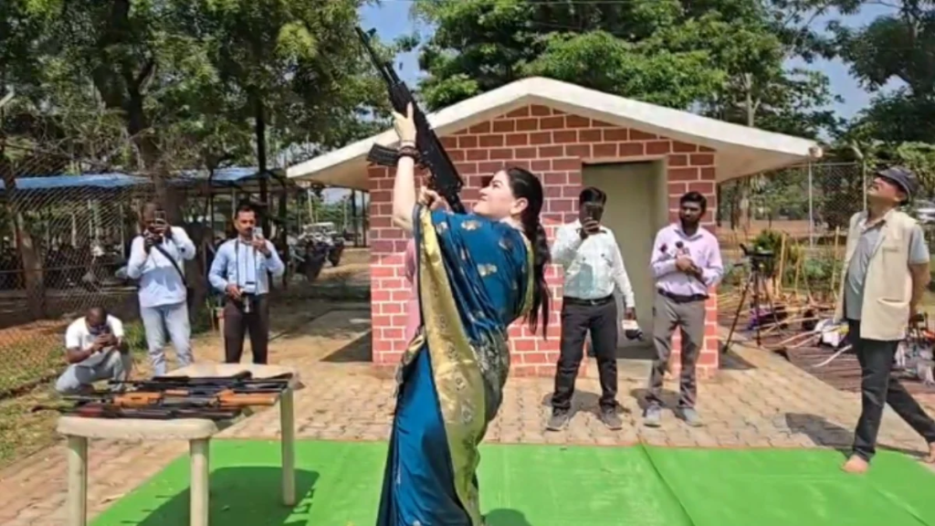 IPS Ankita Sharma Firing Video: IPS अंकिता शर्मा का दशहरा पूजा के दौरान AK-47 से फायरिंग करने का वीडियो वायरल, शुरू हुई बहस