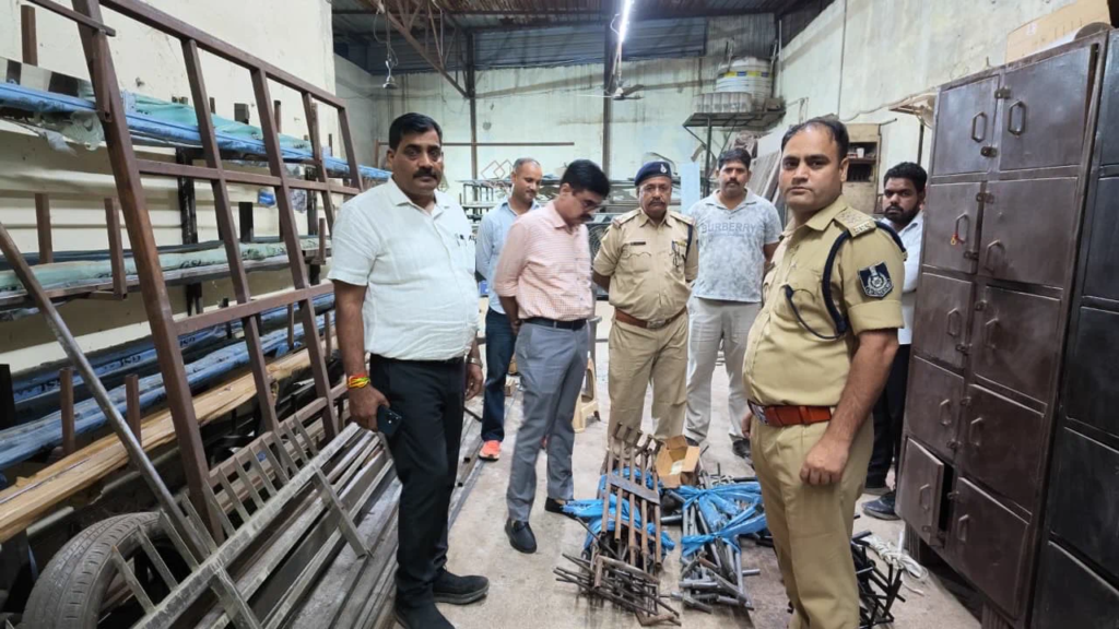 gwalior carbide gun factory 66 guns : 3 ठिकानों पर छापे; कार्बाइड गन फैक्ट्री का भंडाफोड़