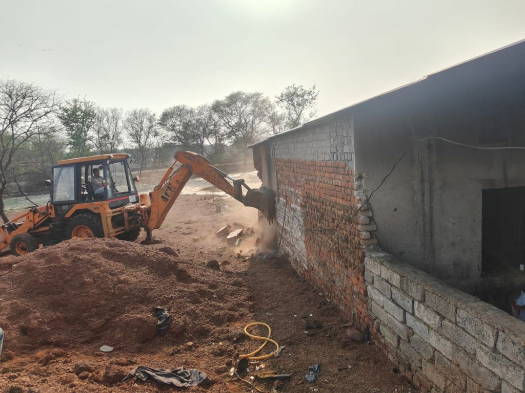 Raipur Murum Mining allegations : 24 एकड़ की भूमि, चंडी में फूड पार्क की जमीन पर मुरुम खनन