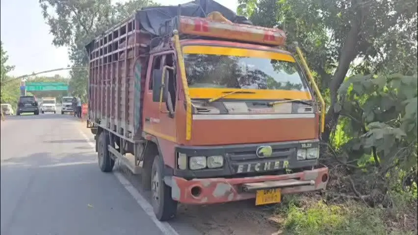 Jashpur Ganja Smuggling: मिर्ची की बोरियों की आड़ में गांजा तस्करी, 2.20 करोड़ का माल जब्त;
