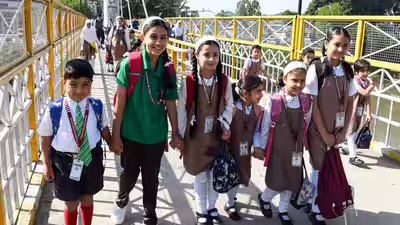 Cyclone Arnab School Closed in Chattisgarh : हर जिले में रहेगी स्कूलों की छुट्टी?.. प्रदेश सरकार ने दिया ये निर्देश, आप भी पढ़ें