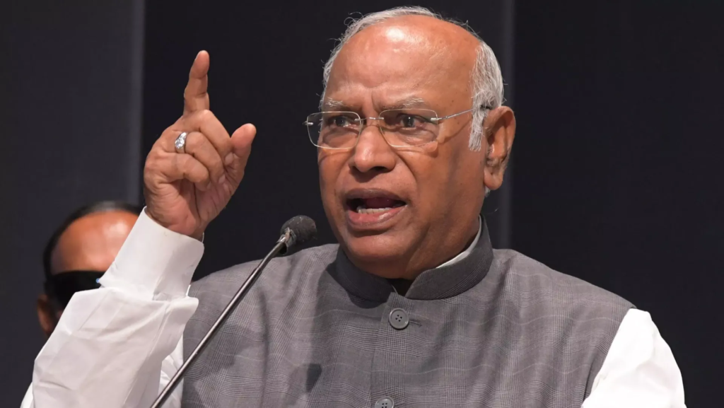Controversy Congress Bjp Political Strategy : खरगे के बयान से फिर घिरी कांग्रेस, विपक्ष क्यों नहीं सीख पाया यह सबक